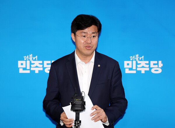 ▲ 긴급 안보 점검회의 브리핑하는 박상혁 수석대변인. /뉴시스