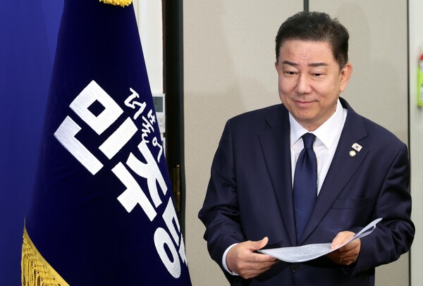 ▲ 최고위 참석하는 김병기 당대표 직무대행. /뉴시스