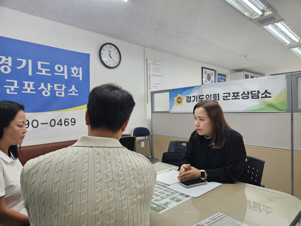 ▲ 경기도의회 최효숙 의원이 경기도 소재 교육기업 관계자들과 간담회를 진행하고 있다.