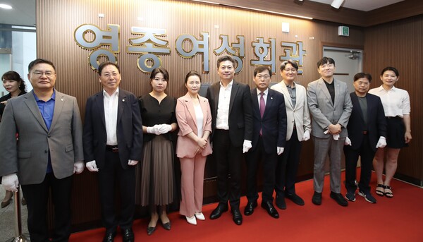 ▲ 영종여성회관 확장 이전 개관 기념사진.