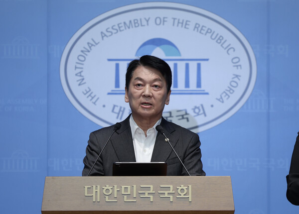 ▲ 안철수 국민의힘 의원이 7일 오전 서울 여의도 국회 소통관에서 기자회견을 열고 당 혁신위원장을 내려놓고 당대표에 도전하겠다고 밝히고 있다. /뉴시스