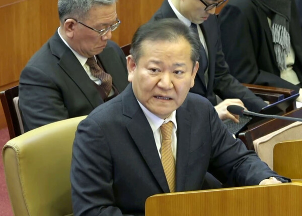 ▲ 이상민 전 행정안전부 장관이 11일 서울 종로구 헌법재판소에서 열린 윤석열 대통령 탄핵 심판 7차 변론기일에 증인으로 출석해 증언하고 있다. (사진=헌법재판소 웹하드 영상 캡처)