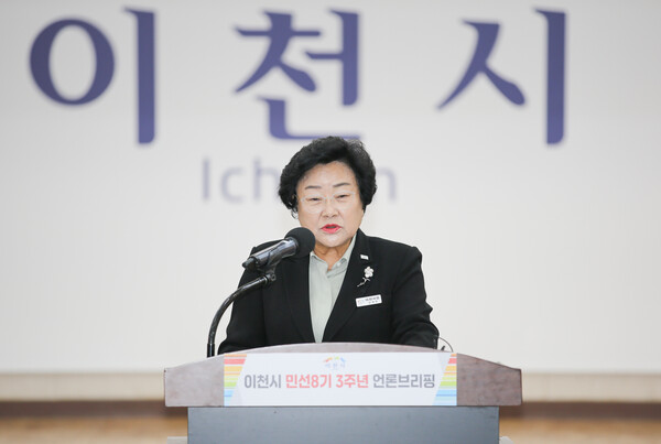 ▲ 민선 8기 출범 3주년 브리핑하는 김경희 시장.
