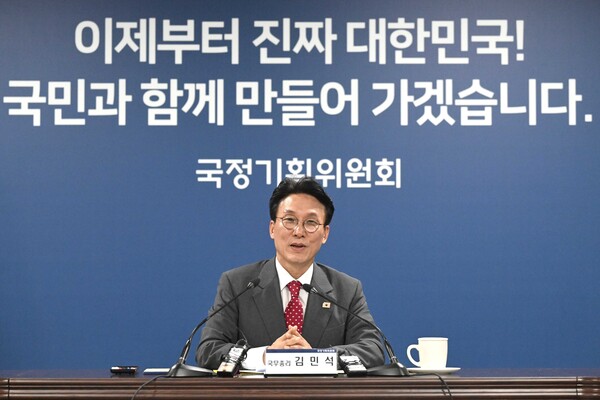 ▲ 국정기획위원회 찾은 김민석 총리. /뉴시스