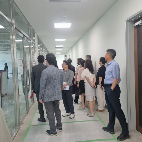 ▲ 이천시 청소년생활문화센터 사전 공개 진행 모습.