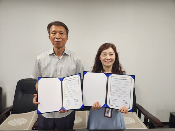 ▲ 양주시립도서관과 덕정고등학교 '독서문화 진흥협약' 체결 모습.