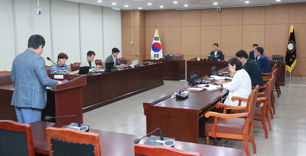 ▲ 이천시의회 제254회 제1차 정례회 폐회 중 제1차 의회운영위원회 개최 모습.