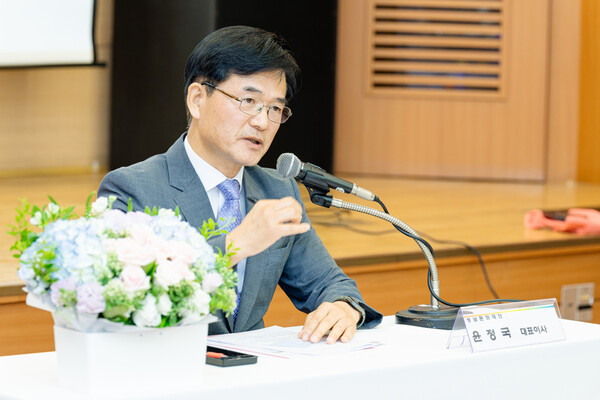 ▲ 윤정국 성남문화재단 대표이사 취임 100일 기자간담회.