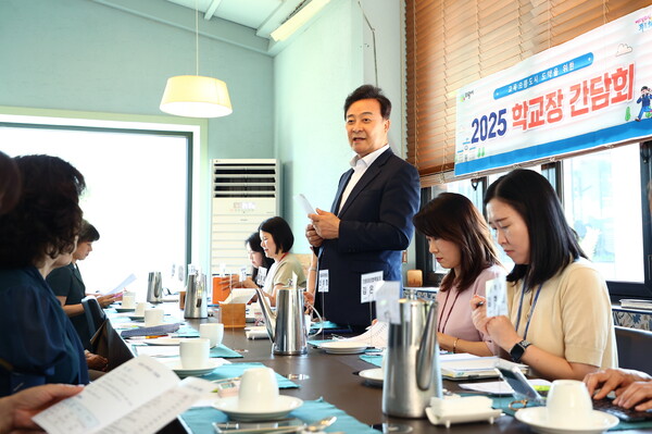 ▲ 김성제 의왕시장이 관내 초중고 및 특수학교 학교장과의 간담회를 주재하고 있다.