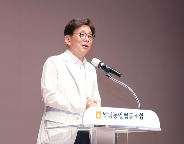 ▲ 성남시의회 안광림 부의장이 '2025년 성남농협 조합원 이념교육'에 참석해 인사말을 하고 있다.