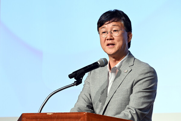 ▲ 이민근 안산시장이 '안산미래연구원 개원 기념 세미나'에 참석해 인사말을 하고 있다.
