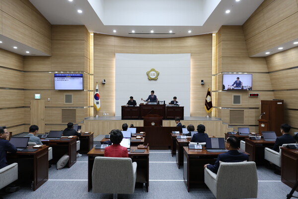 ▲ 용산구의회 제299회 임시회 본회의장 전경.