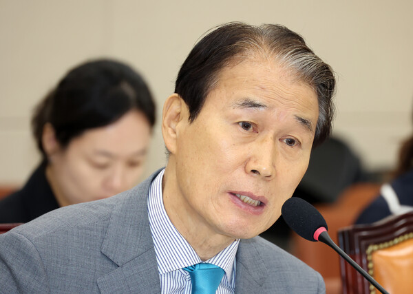 ▲ 질의에 답하는 권오을 후보자. /뉴시스