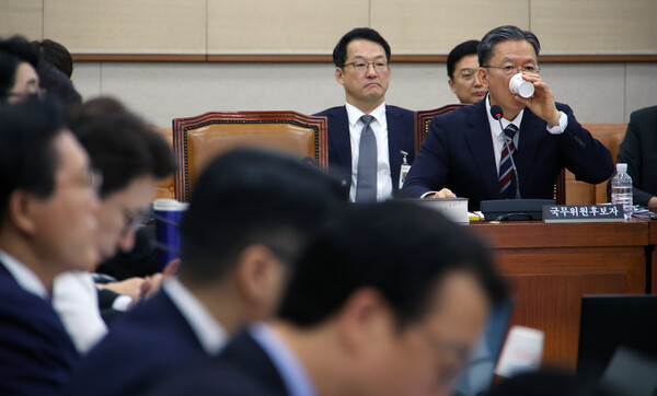 ▲ 물 마시는 정성호 법무부 장관 후보자. /뉴시스