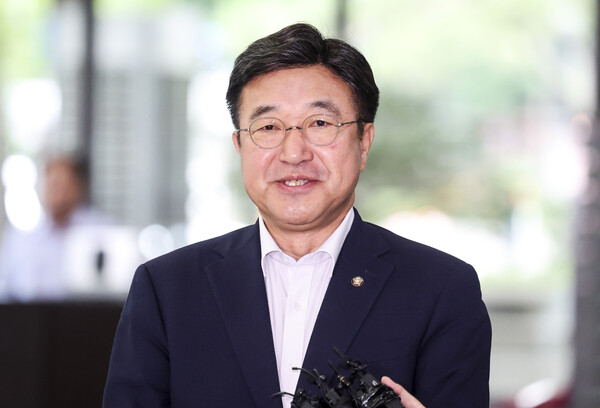 ▲ 질문에 답하는 윤호중 행정안전부 장관 후보자. /뉴시스