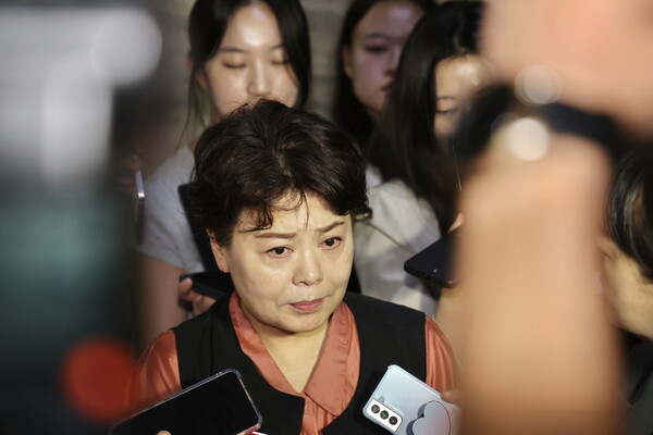 ▲ 취재진에게 둘러싸인 윤희숙 혁신위원장. /뉴시스