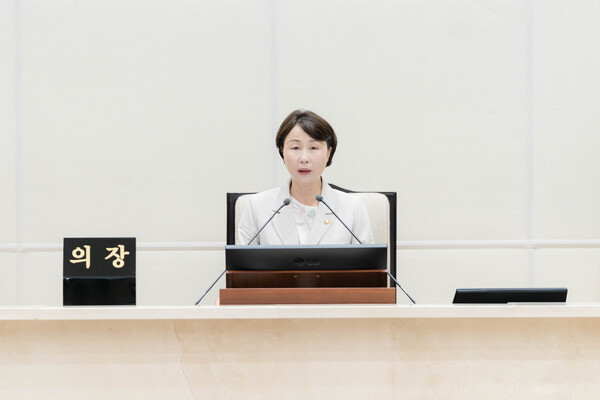 ▲ 유진선 의장이 제294회 임시회 제2차 본회의에서 폐회사를 하고 있다.