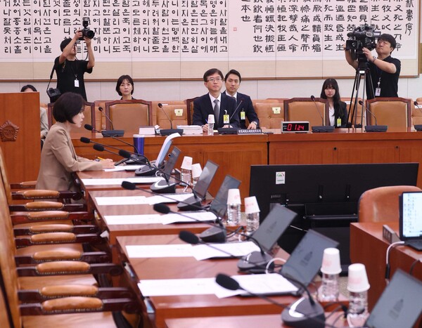 ▲ 오영준 헌법재판소 재판관 후보자가 18일 서울 여의도 국회 법제사법위원회에서 열린 인사청문회에 출석해 있는 가운데 국민의힘 의원들의 빈자리가 눈에 띄고 있다. /뉴시스