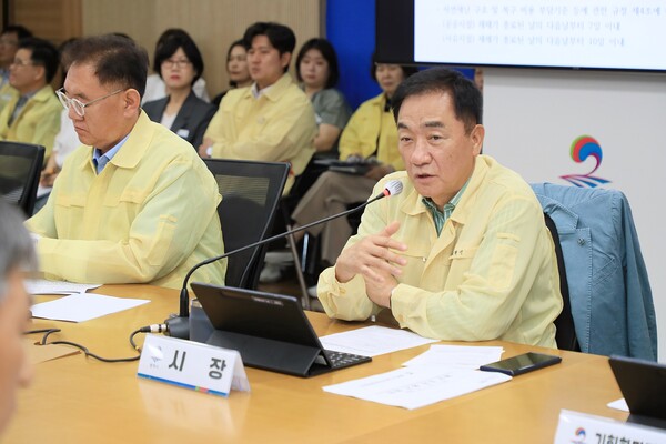 ▲ 정장선 평택시장이 호우 재난 대응 평가회를 주재하고 있다.