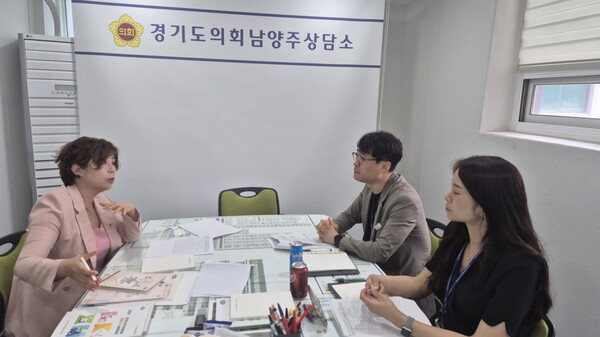 ▲ 정경자 의원 간담회 가지는 모습.
