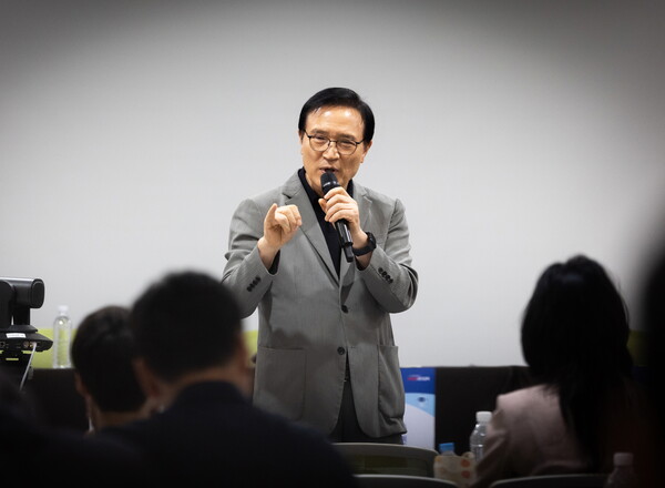 ▲ ‘수행평가 현장 의견 수렴 토론회’서 발언하는 임태희 교육감.