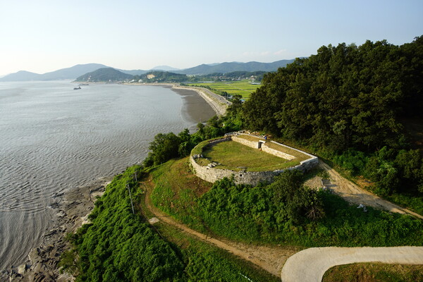 ▲ 굴암돈대 전경.