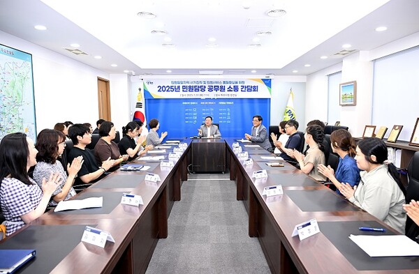 ▲ 파주시 '시장과 함께하는 민원담당 공무원 소통간담회' 개최 모습.