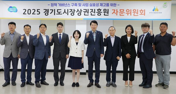 ▲ 1차 자문위원회 단체사진.