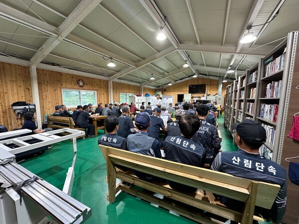 ▲ 동두천시 현업근로자 대상 폭염 대비 현장 점검 실시 모습.