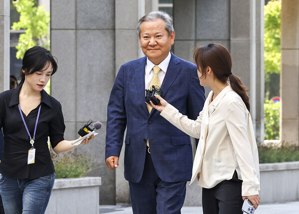▲ 이상민 전 행정안전부 장관이 25일 서울 서초구 서울고등법원에 마련된 조은석 내란 특검 사무실에 출석하고 있다. /뉴시스