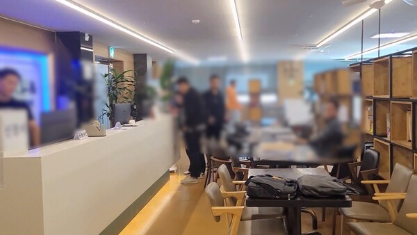 ▲ 투자 사기 일당 사무실 압수수색 모습. (사진=경기남부경찰청 제공)