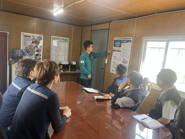 ▲ 선원면 주민복합센터 신축공사 현장 중대재해 예방을 위한 안전관리 교육.