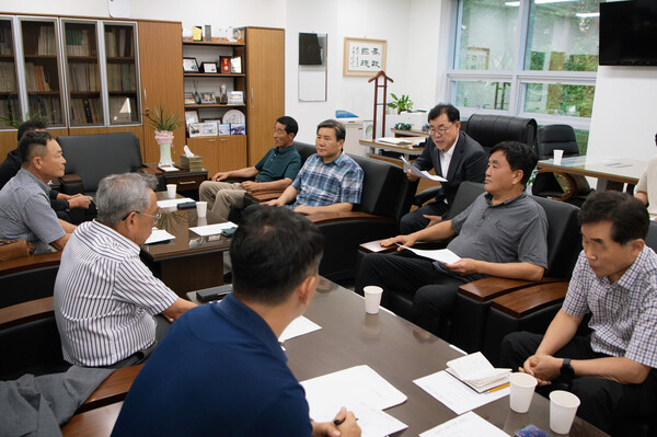 ▲ 김포시의회와 김포한강2 공동주택지구 관련 주민대책위원회 간담회 개최 모습.