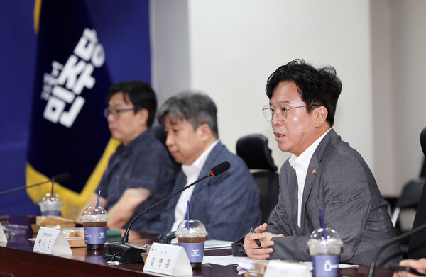 ▲ 노란봉투법 관련 당정 간담회에서 발언하는 김영훈 노동부 장관. /뉴시스
