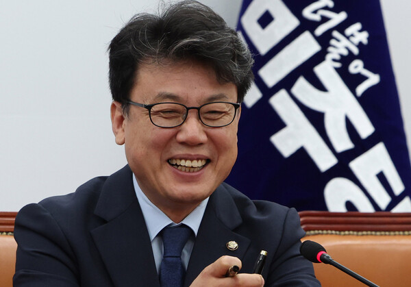 ▲ 원내대책회의 참석한 진성준 정책위의장. /뉴시스