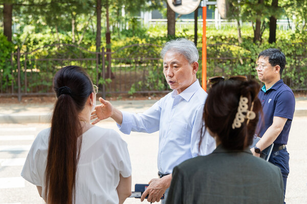 ▲ 교육 현장 방문한 윤환 계양구청장.