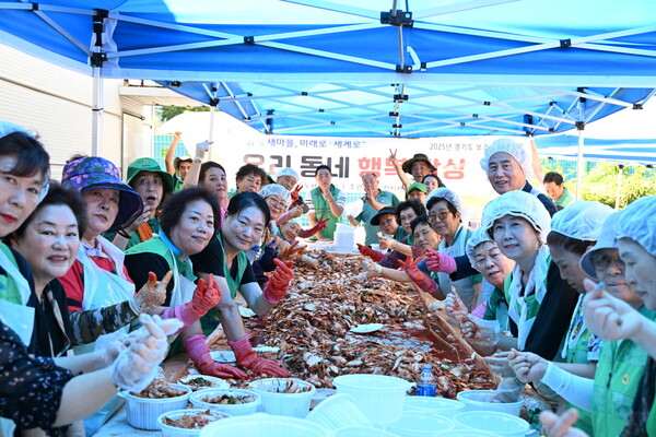 ▲ 동두천시 새마을부녀회 '여름맞이 계절김치 담그기 행사' 개최 모습.