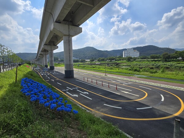 ▲ 경안천변 자전거 연습장.