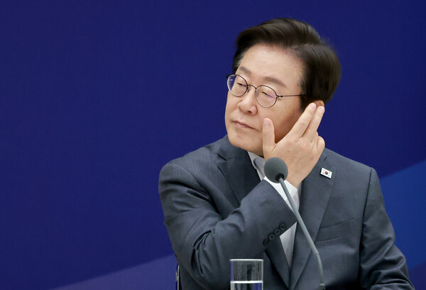 ▲ 발언 듣는 이재명 대통령. /뉴시스
