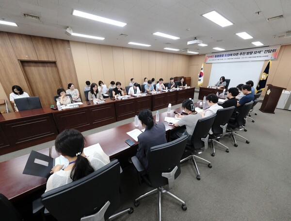 ▲ 마포구의회 장애인돌봄통합 추진 위한 민관간담회 개최 모습.