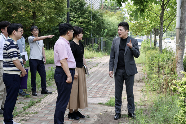 ▲ 제3연륙교 연계 환승정류소 점검하는 김정헌 인천 중구청장.