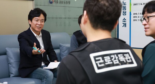 ▲ 김영훈 고용노동부 장관이 후보자 시절인 지난 6월 26일 오후 서울고용노동청에서 근로감독관 간담회를 진행하는 모습. (사진 = 고용노동부 제공)