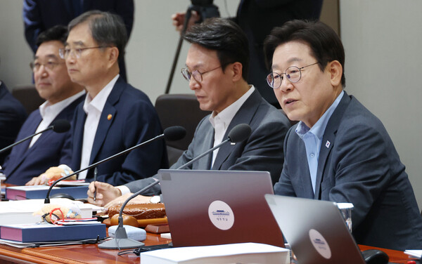 ▲ 이재명 대통령이 12일 서울 용산 대통령실 청사에서 열린 국무회의에서 발언하고 있다. /뉴시스