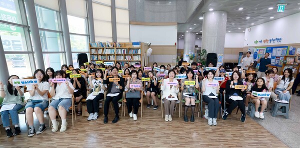 ▲ '부평구 청소년의 날 조례' 제정을 위한 간담회 참석자들 기념촬영 모습.