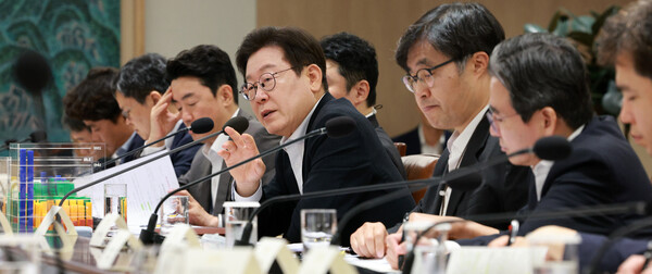▲ 이재명 대통령이 13일 서울 용산 대통령실 청사에서 열린 나라재정 절약 간담회에서 발언하고 있다. /뉴시스