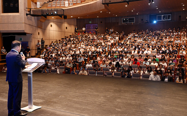 ▲ 의정부시의회 김연준 의장이 '제80주년 광복절 경축식'에 참석해 축사를 하고 있다.