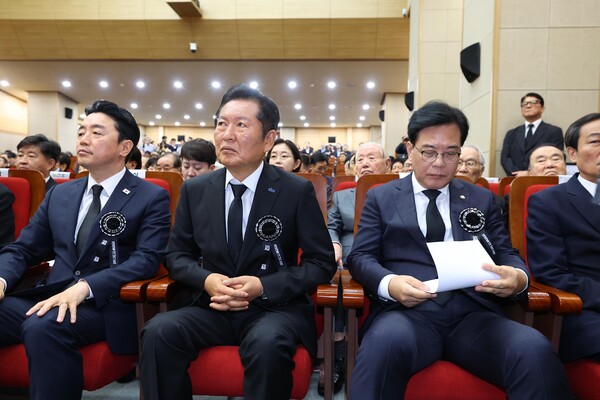 ▲ 김대중 전 대통령 추모식 참석한 정청래-송언석. /뉴시스