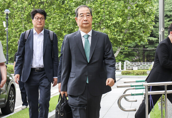 ▲ 한덕수 전 국무총리 지난 7월 2일 서울 서초구 서울고검에 마련된 내란특검 사무실에 조사를 받기 위해 출석하고 있다. /뉴시스