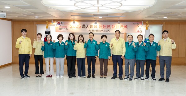 ▲ 영등포구의회 의원들 ‘2025 을지연습’ 종합상황실 방문 모습.