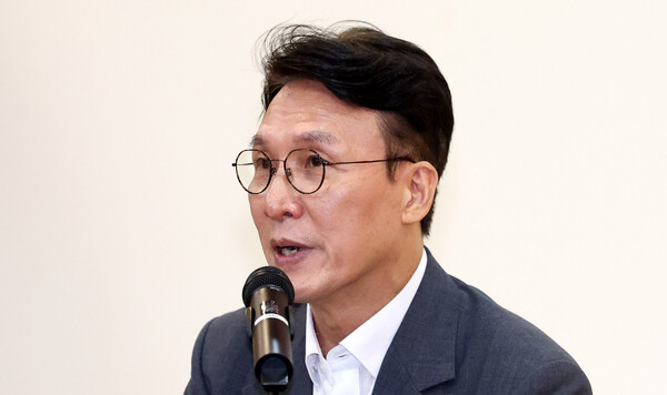 ▲ 김민석 국무총리가 19일 오전 서울 종로구 정부서울청사에서 열린 출입기자단 간담회에서 취재진의 질문에 답변하고 있다. /뉴시스